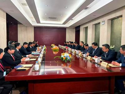 ပြည်ထောင်စုဝန်ကြီး ဦးဆန်းဦး တရုတ်ပြည်သူ့သမ္မတနိုင်ငံ၊ ရွှေလီမြို့၊ ကျယ်ဂေါင်နယ်စပ်ကုန်သွယ်ရေးဇုန်တွင် မြန်မာ့ကျောက်မျက်ရတနာပြပွဲ တက်ရောက်ဖွင့်လှစ်