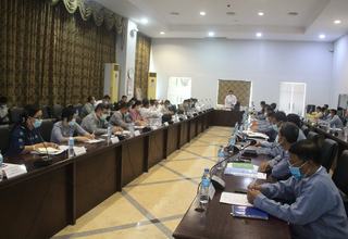 မြန်မာ့ကျောက်မျက်ရတနာပြပွဲဗဟိုကော်မတီအစည်းအဝေးကို မြန်မာ့ကျောက်မျက်ရတနာပြပွဲဗဟိုကော်မတီ နာယက သယံဇာတနှင့် သဘာဝပတ်ဝန်းကျင် ထိန်းသိမ်းရေးဝန်ကြီးဌာန ပြည်ထောင်စုဝန်ကြီး ဦးခင်မောင်ရီ တက်ရောက် အမှာစကားပြောကြာ