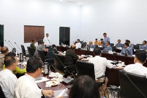 ပြည်ထောင်စုဝန်ကြီး ဦးဆန်းဦး
မြန်မာ့ကျောက်မျက်ရတနာပြပွဲ ဗဟိုကော်မတီအစည်းအဝေး တက်ရောက်