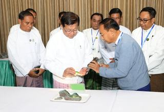 ပြည်ထောင်စုသမ္မတမြန်မာနိုင်ငံတော် နိုင်ငံတော်သမ္မတ ဦးမင်းအောင်လှိုင် (၆၁) ကြိမ်မြောက် မြန်မာ့ကျောက်မျက်ရတနာပြပွဲ ဖွင့်ပွဲအခမ်းအနားသို့ တက်ရောက်ချီးမြှင့်